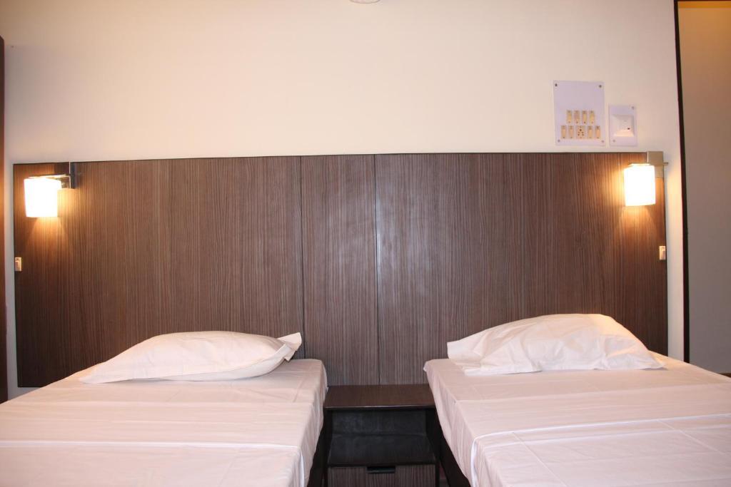 Down Town Guest House Колката Номер фото