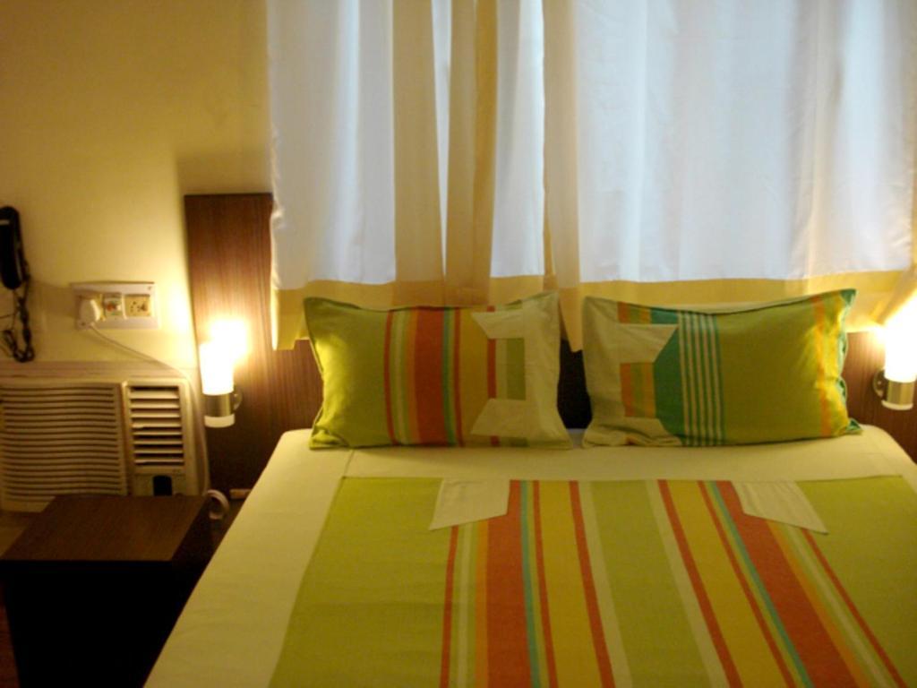 Down Town Guest House Колката Номер фото
