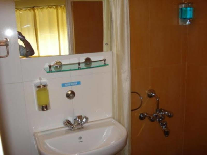 Down Town Guest House Колката Екстер'єр фото